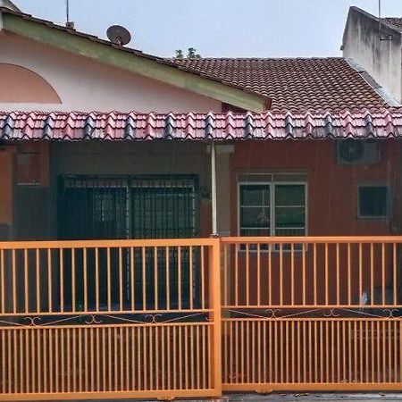 Homestay Ummi Razzin Kuala Kangsar Exteriér fotografie